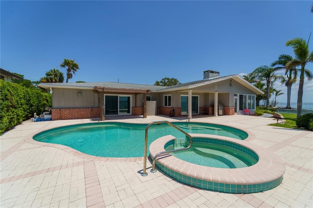 合同活跃: $1,599,999 (3 贝兹, 2 浴室, 2889 平方英尺)