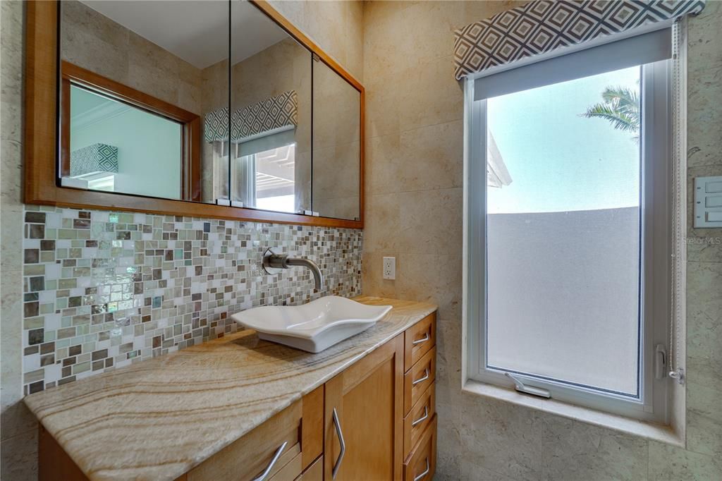 合同活跃: $1,599,999 (3 贝兹, 2 浴室, 2889 平方英尺)