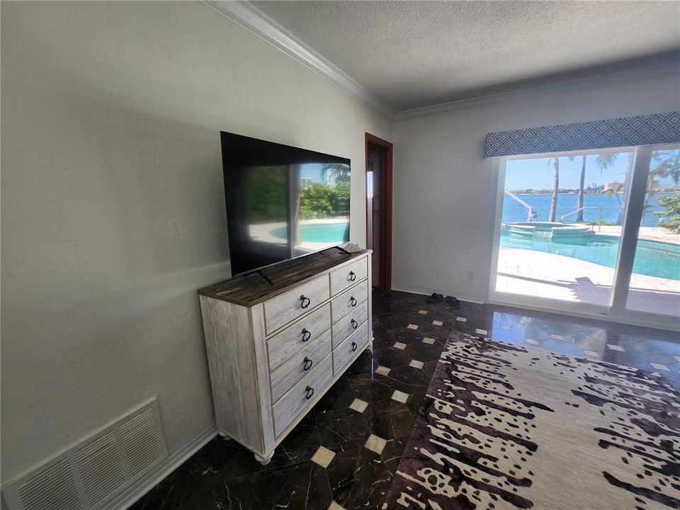 合同活跃: $1,599,999 (3 贝兹, 2 浴室, 2889 平方英尺)