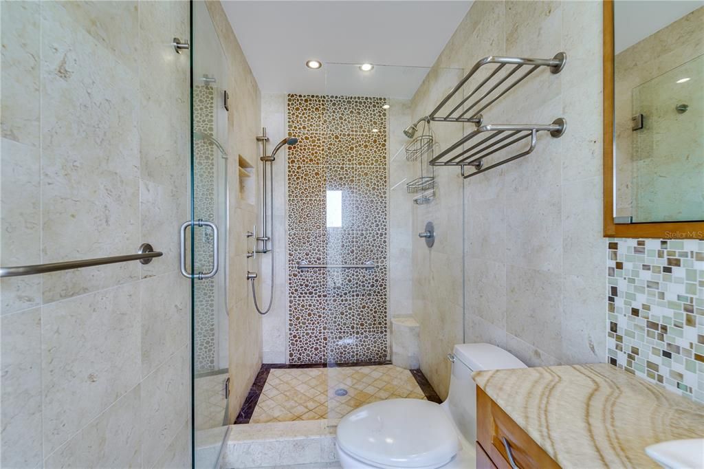 合同活跃: $1,599,999 (3 贝兹, 2 浴室, 2889 平方英尺)