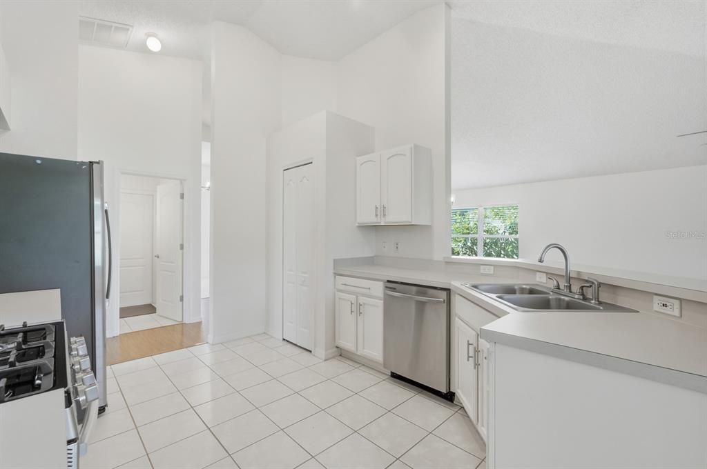 En Venta: $310,000 (3 camas, 2 baños, 1747 Pies cuadrados)