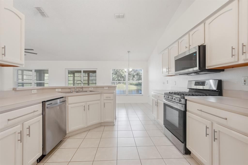 En Venta: $310,000 (3 camas, 2 baños, 1747 Pies cuadrados)