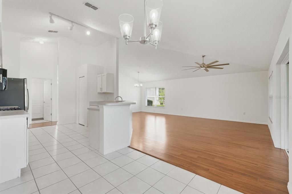 En Venta: $310,000 (3 camas, 2 baños, 1747 Pies cuadrados)