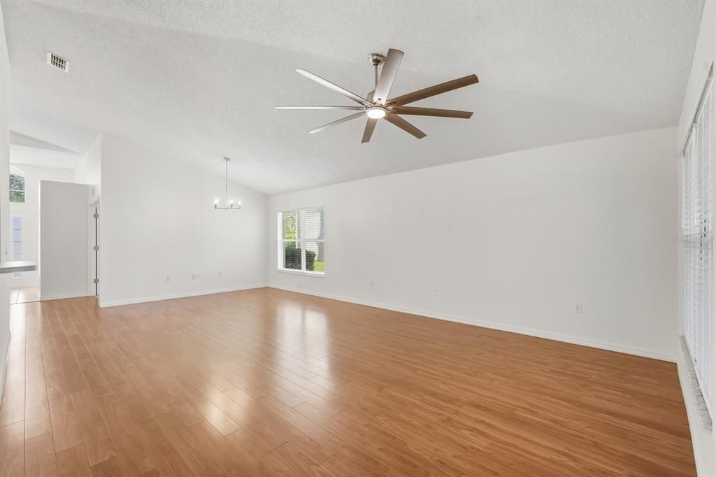 En Venta: $310,000 (3 camas, 2 baños, 1747 Pies cuadrados)