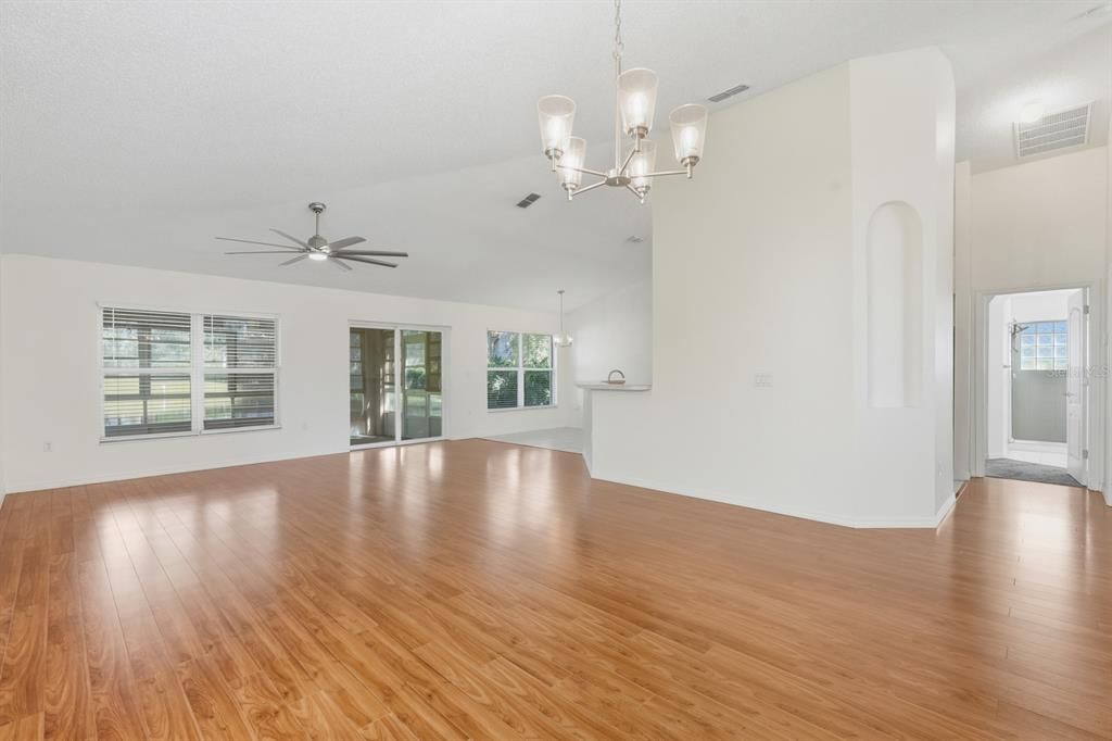 En Venta: $310,000 (3 camas, 2 baños, 1747 Pies cuadrados)