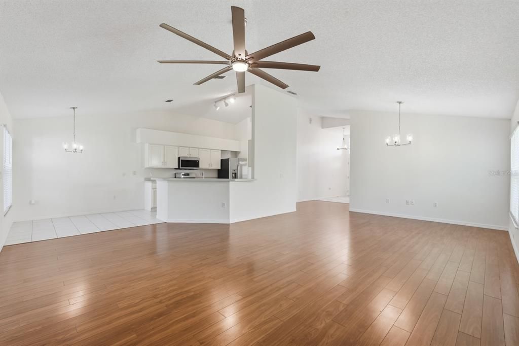 En Venta: $310,000 (3 camas, 2 baños, 1747 Pies cuadrados)