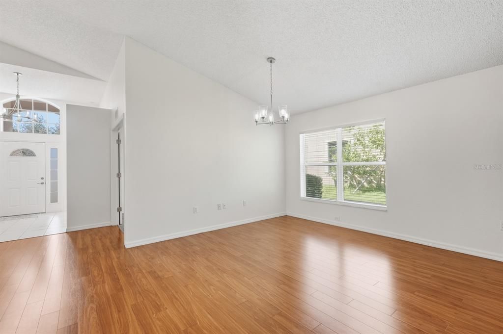 En Venta: $310,000 (3 camas, 2 baños, 1747 Pies cuadrados)