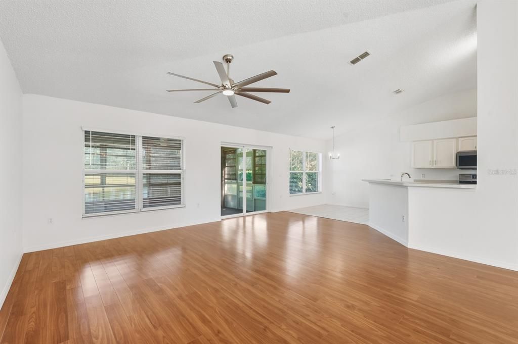 En Venta: $310,000 (3 camas, 2 baños, 1747 Pies cuadrados)