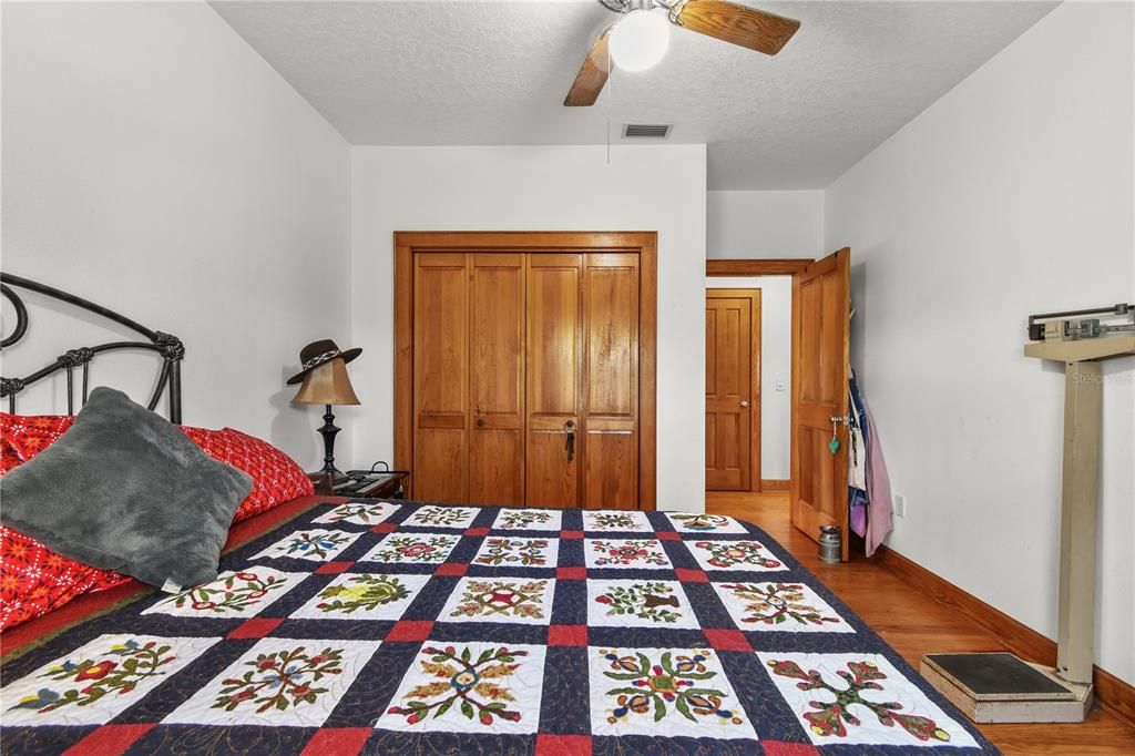 For Sale: $1,550,000 (3 beds, 2 baths, 2776 Square Feet)