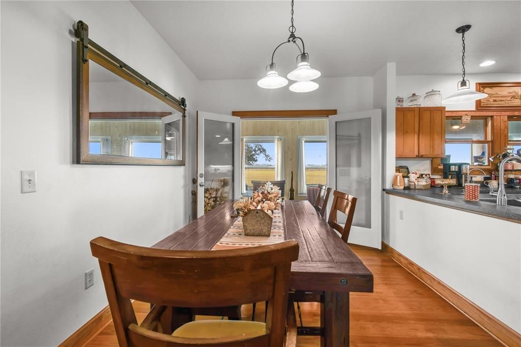 For Sale: $1,550,000 (3 beds, 2 baths, 2776 Square Feet)