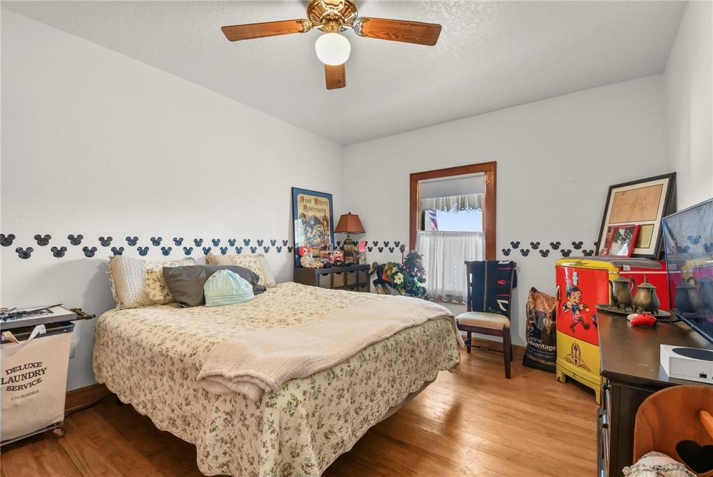 For Sale: $1,550,000 (3 beds, 2 baths, 2776 Square Feet)