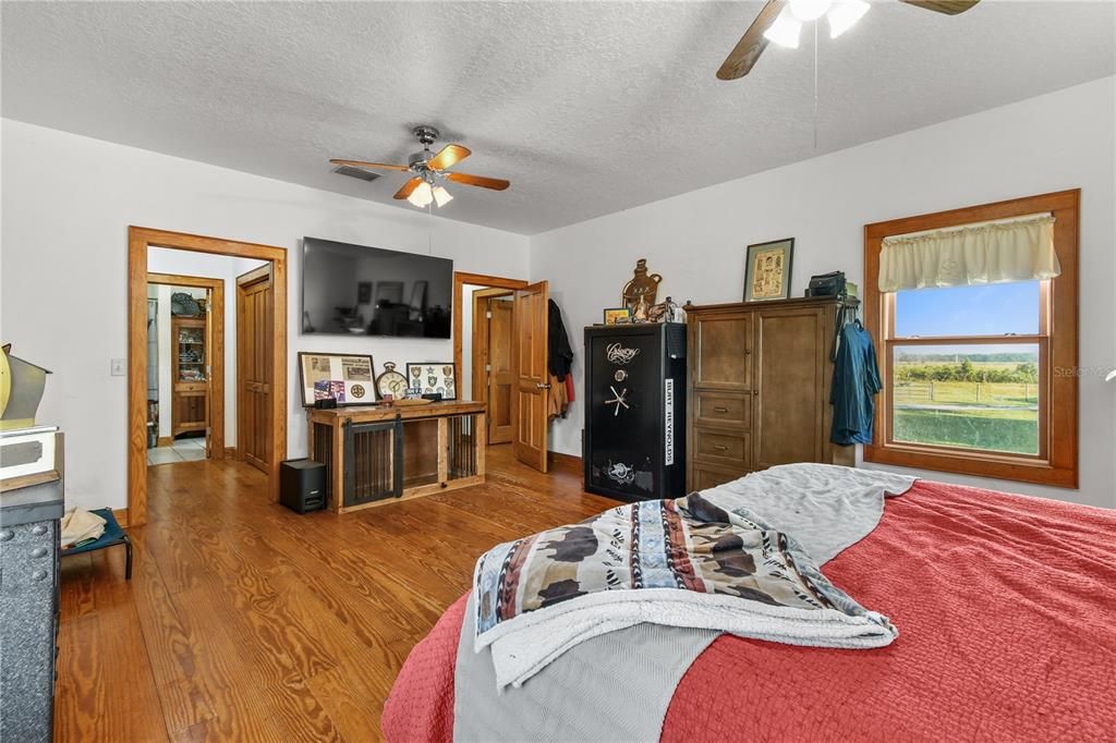 For Sale: $1,550,000 (3 beds, 2 baths, 2776 Square Feet)