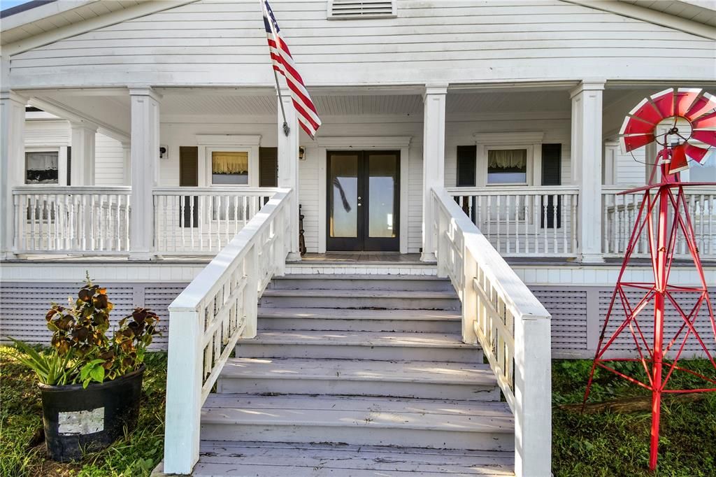 For Sale: $1,550,000 (3 beds, 2 baths, 2776 Square Feet)