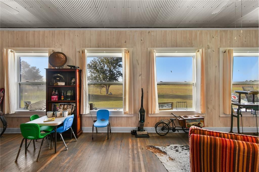 For Sale: $1,550,000 (3 beds, 2 baths, 2776 Square Feet)