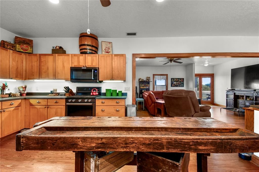 For Sale: $1,550,000 (3 beds, 2 baths, 2776 Square Feet)