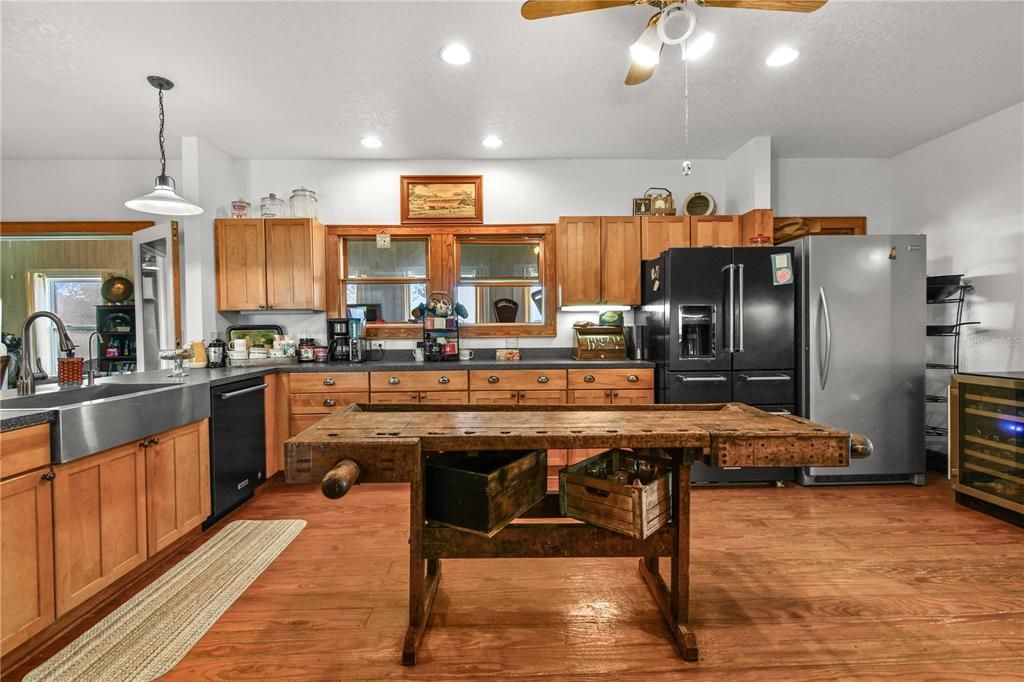 For Sale: $1,550,000 (3 beds, 2 baths, 2776 Square Feet)