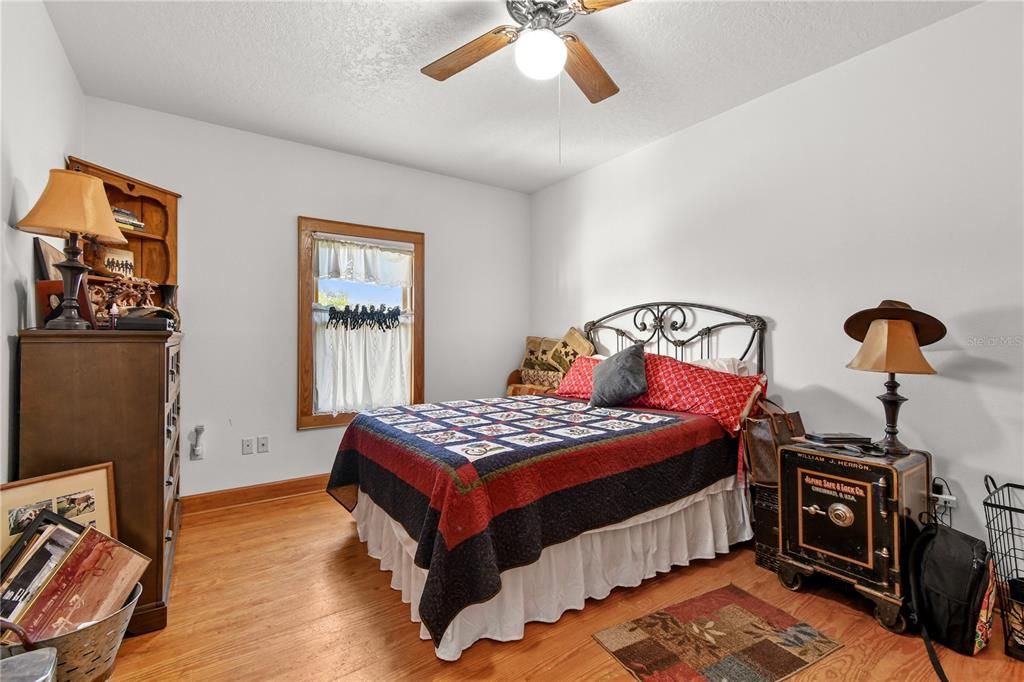 For Sale: $1,550,000 (3 beds, 2 baths, 2776 Square Feet)