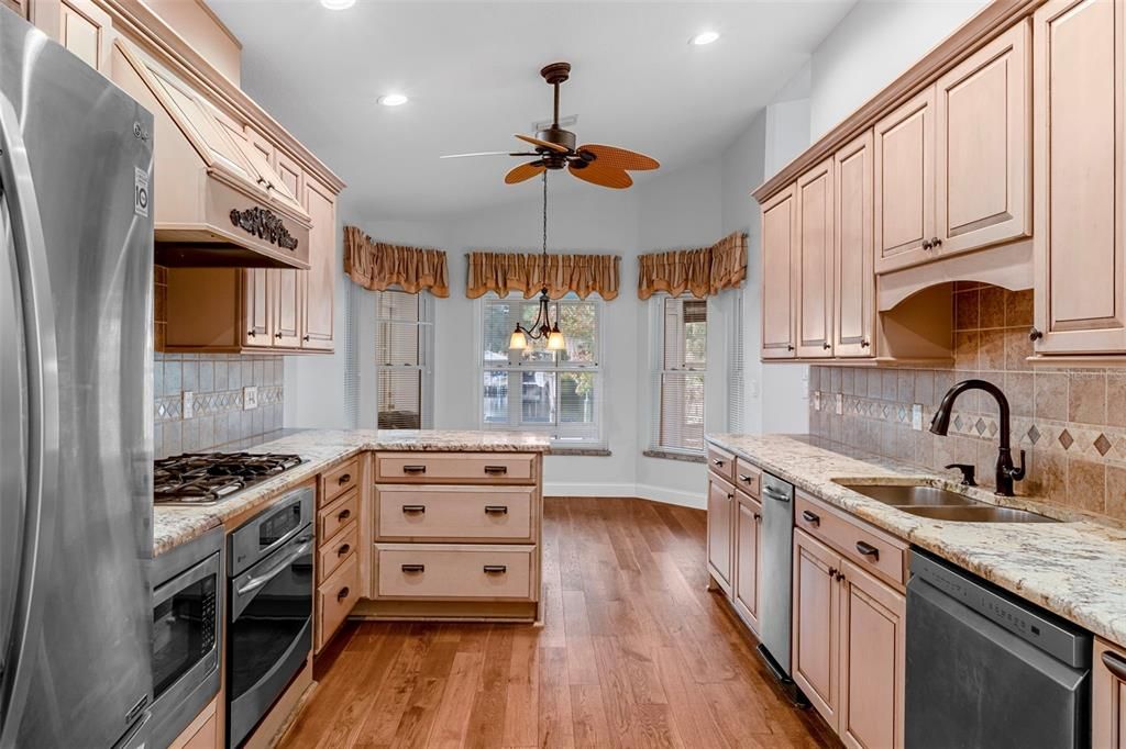 На продажу: $624,500 (3 спален, 2 ванн, 2113 Квадратных фут)