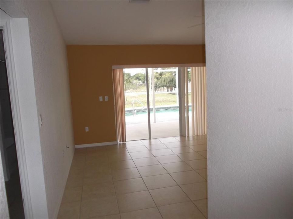 For Rent: $2,400 (3 beds, 2 baths, 1408 Square Feet)