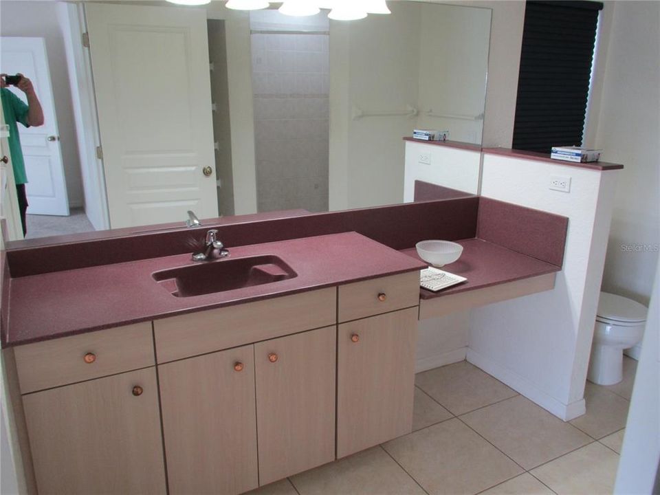 For Rent: $2,400 (3 beds, 2 baths, 1408 Square Feet)