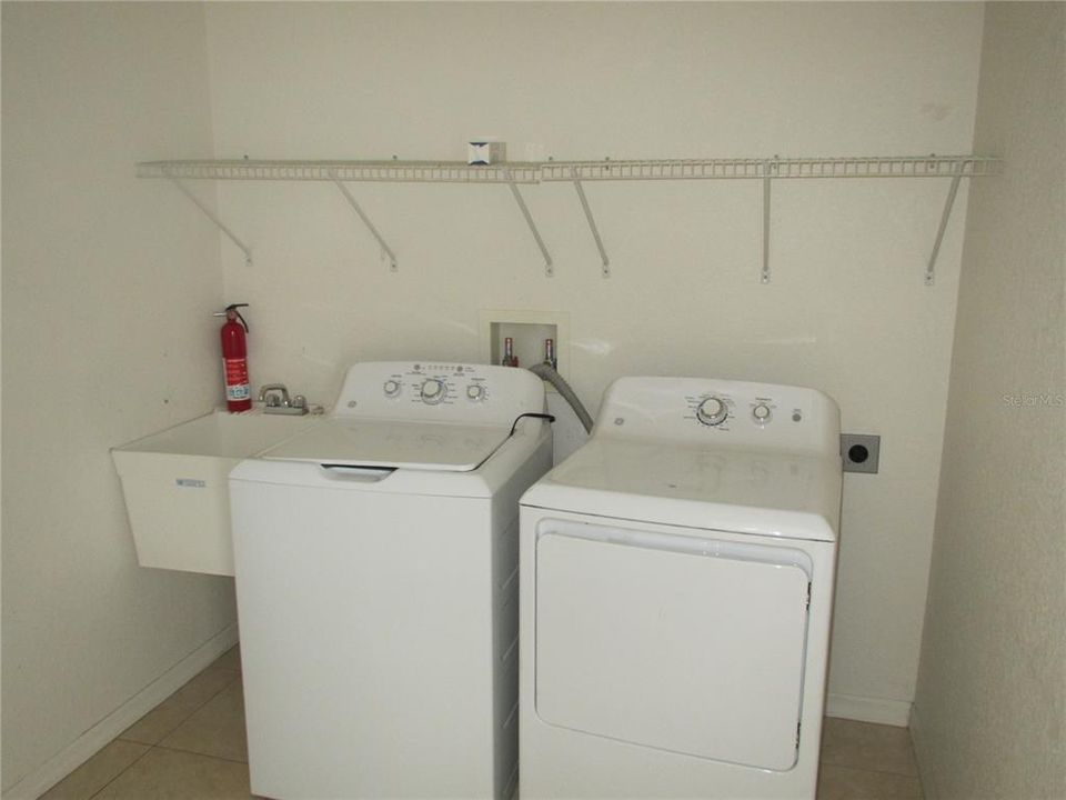 For Rent: $2,400 (3 beds, 2 baths, 1408 Square Feet)