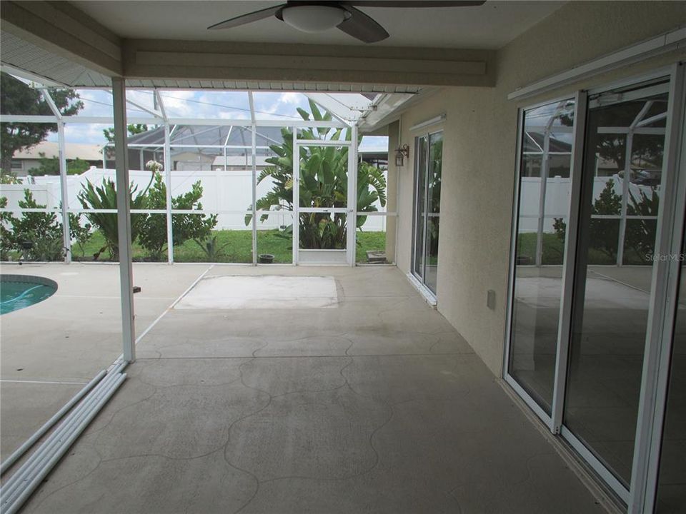 For Rent: $2,400 (3 beds, 2 baths, 1408 Square Feet)