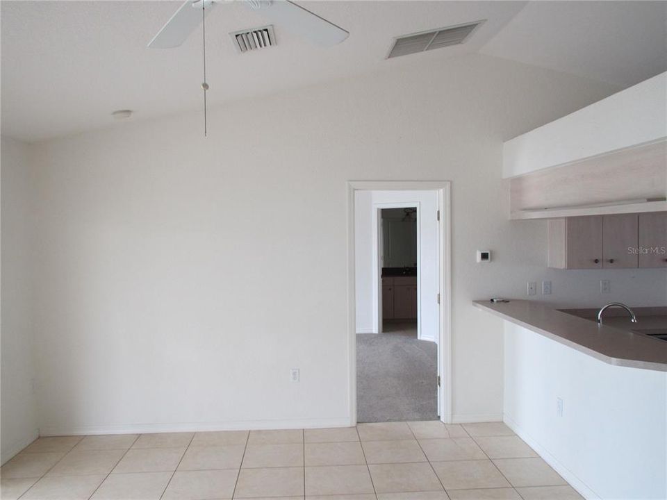 For Rent: $2,400 (3 beds, 2 baths, 1408 Square Feet)