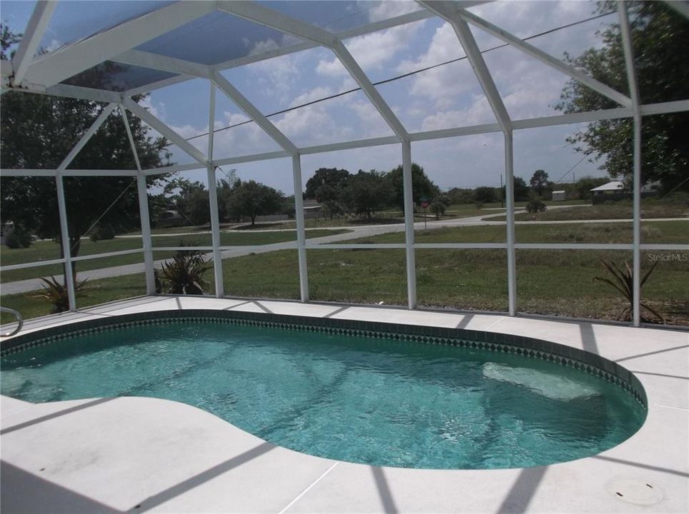 For Rent: $2,400 (3 beds, 2 baths, 1408 Square Feet)