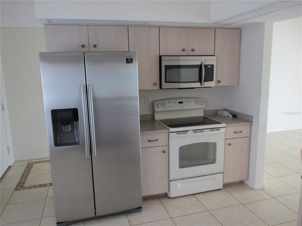 For Rent: $2,400 (3 beds, 2 baths, 1408 Square Feet)