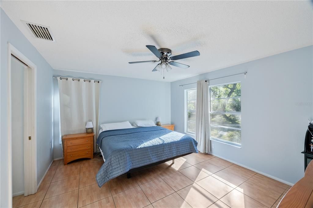 Active With Contract: $410,000 (3 beds, 2 baths, 1270 Square Feet)