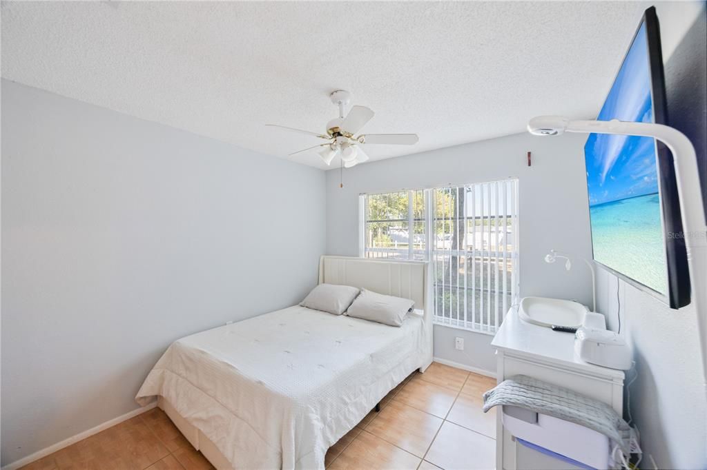 Active With Contract: $410,000 (3 beds, 2 baths, 1270 Square Feet)