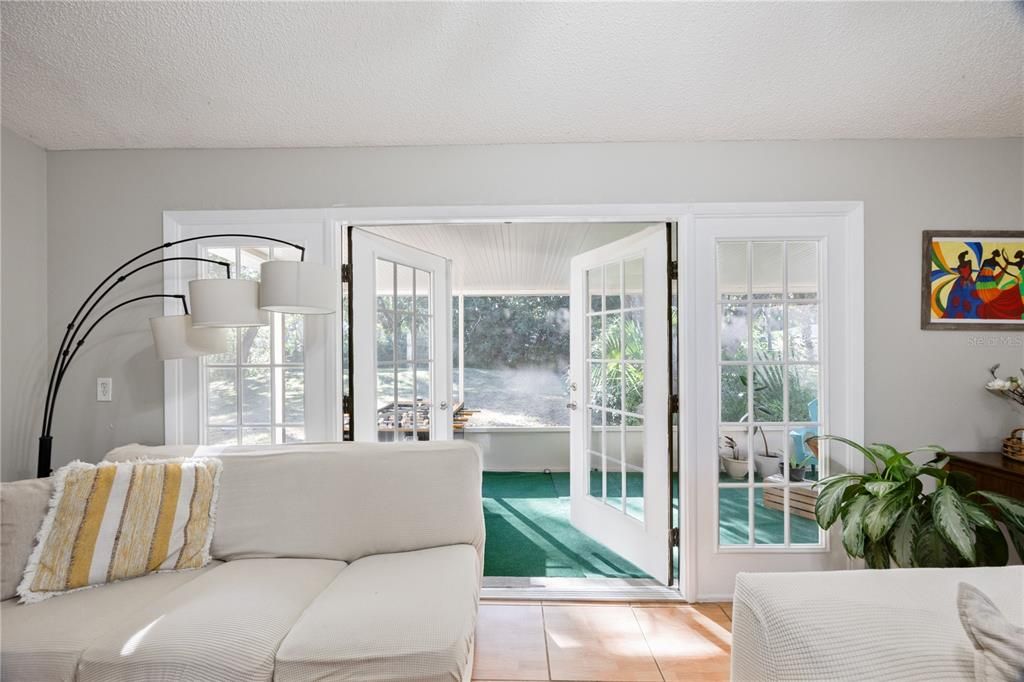 Active With Contract: $410,000 (3 beds, 2 baths, 1270 Square Feet)