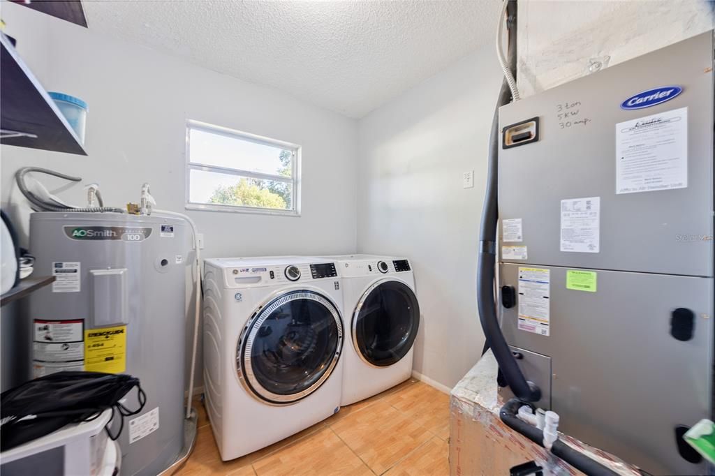 Active With Contract: $410,000 (3 beds, 2 baths, 1270 Square Feet)