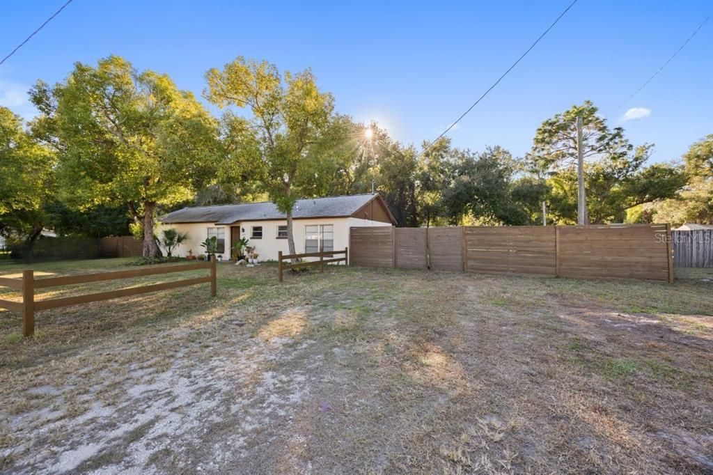 Active With Contract: $410,000 (3 beds, 2 baths, 1270 Square Feet)