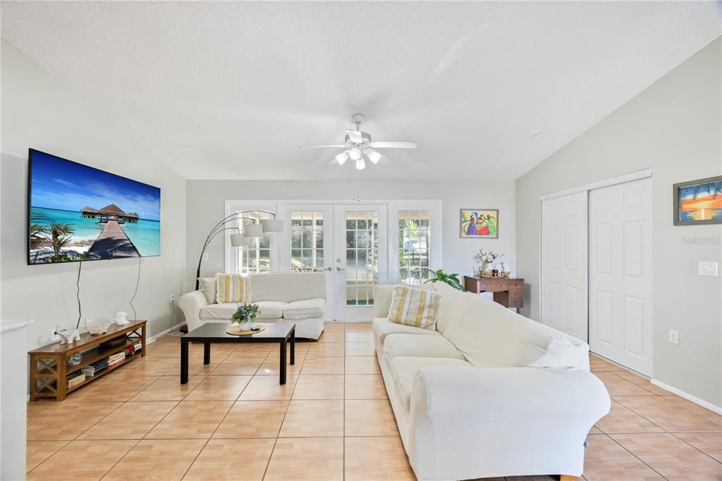 Active With Contract: $410,000 (3 beds, 2 baths, 1270 Square Feet)