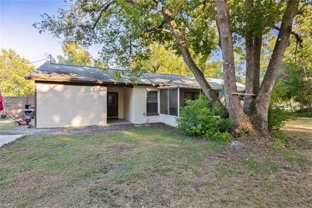 Active With Contract: $410,000 (3 beds, 2 baths, 1270 Square Feet)