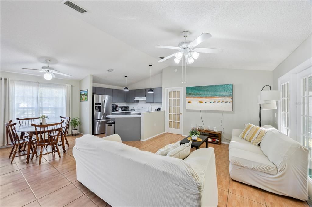 Active With Contract: $410,000 (3 beds, 2 baths, 1270 Square Feet)