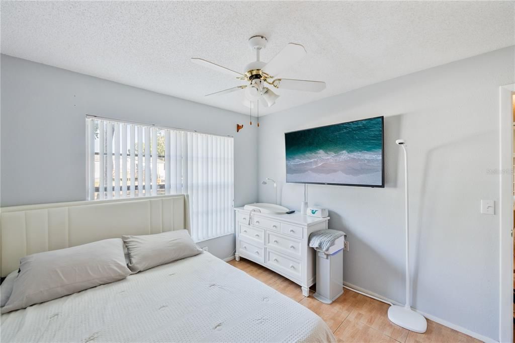 Active With Contract: $410,000 (3 beds, 2 baths, 1270 Square Feet)