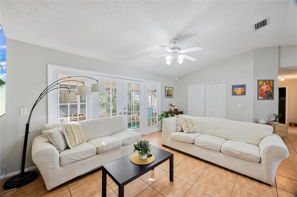 Active With Contract: $410,000 (3 beds, 2 baths, 1270 Square Feet)