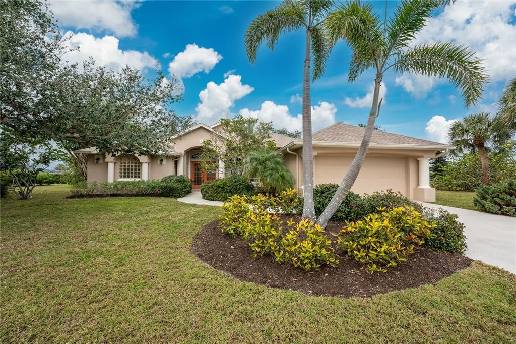 Active With Contract: $400,000 (3 beds, 2 baths, 1910 Square Feet)
