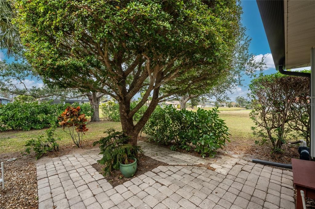 Active With Contract: $400,000 (3 beds, 2 baths, 1910 Square Feet)