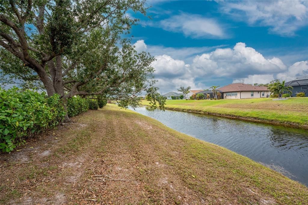 Active With Contract: $400,000 (3 beds, 2 baths, 1910 Square Feet)