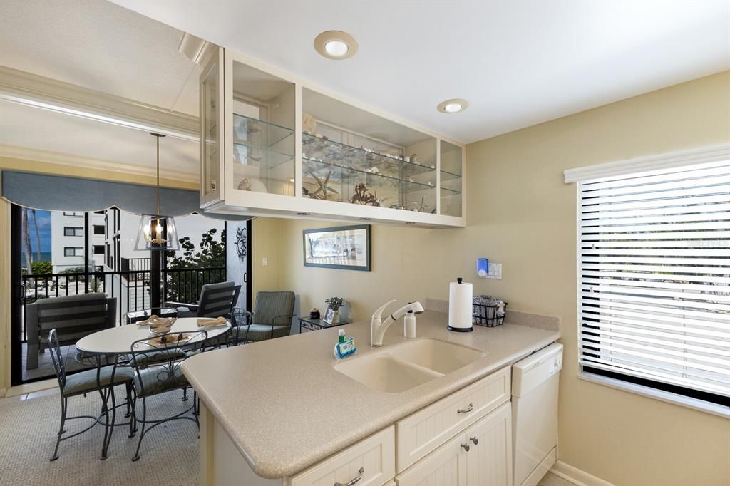 For Sale: $1,325,000 (2 beds, 2 baths, 1407 Square Feet)