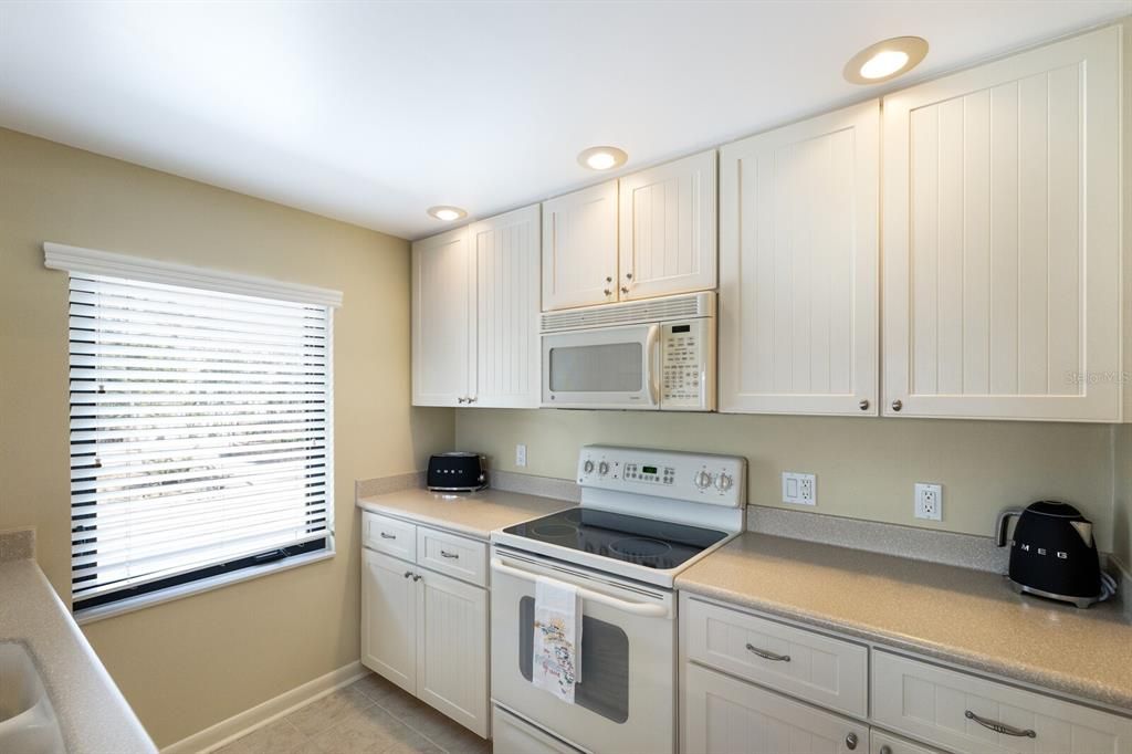 For Sale: $1,325,000 (2 beds, 2 baths, 1407 Square Feet)