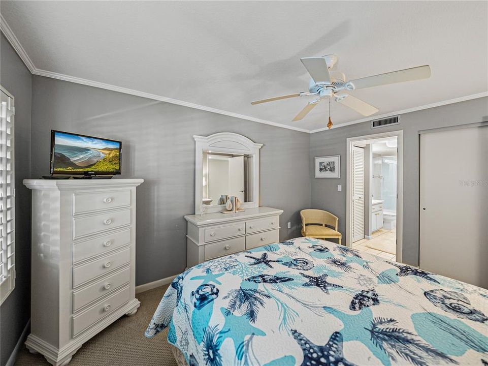 For Sale: $1,325,000 (2 beds, 2 baths, 1407 Square Feet)