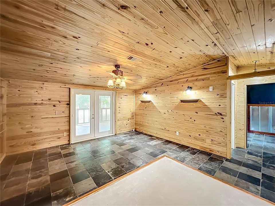 Под контрактом: $485,000 (3 спален, 2 ванн, 1512 Квадратных фут)