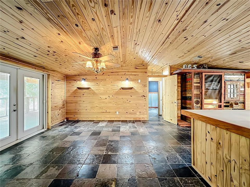 Под контрактом: $485,000 (3 спален, 2 ванн, 1512 Квадратных фут)