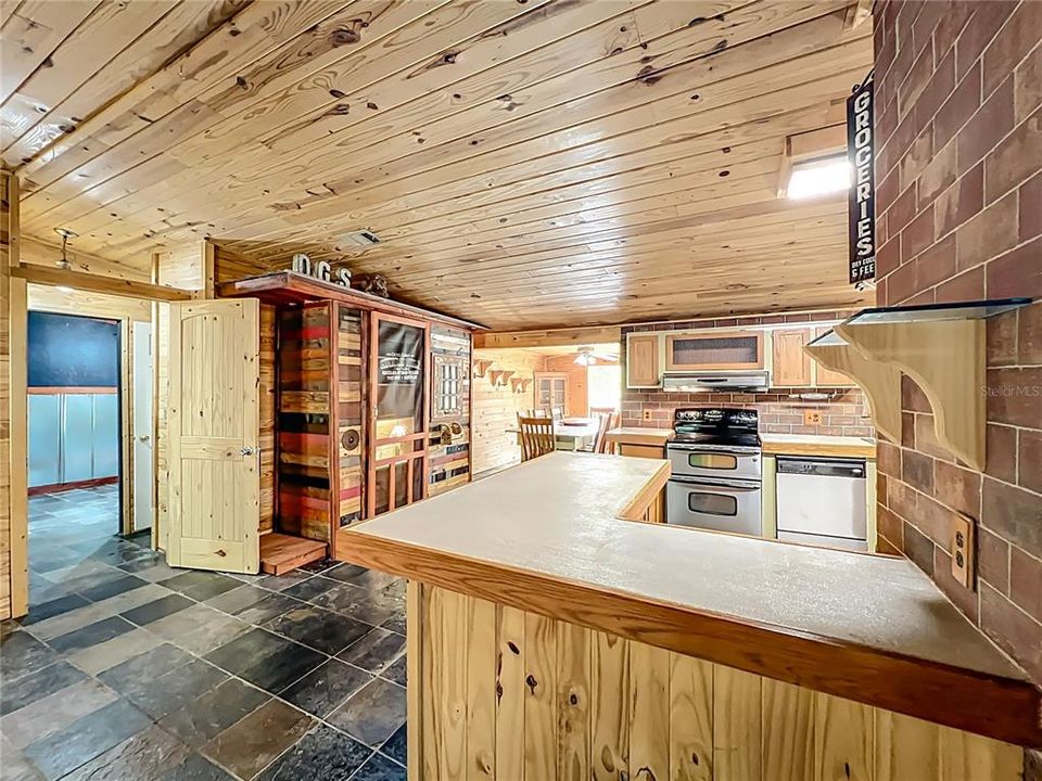 Под контрактом: $485,000 (3 спален, 2 ванн, 1512 Квадратных фут)