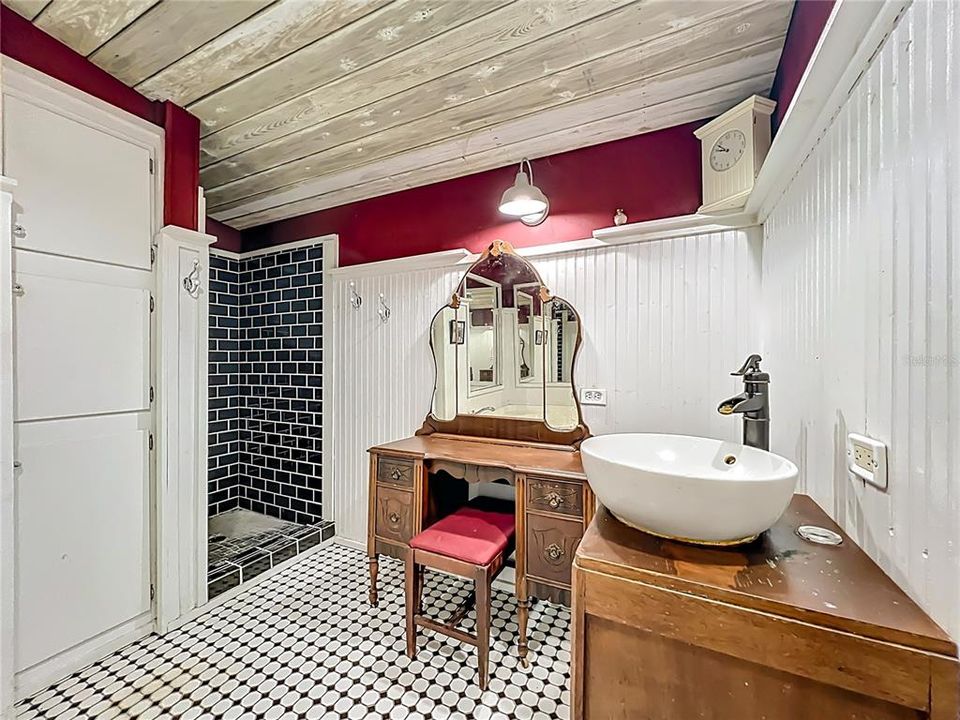 Под контрактом: $485,000 (3 спален, 2 ванн, 1512 Квадратных фут)