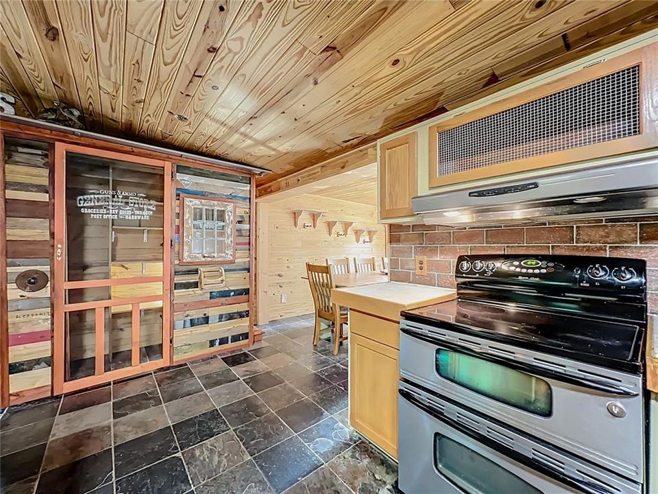 Под контрактом: $485,000 (3 спален, 2 ванн, 1512 Квадратных фут)